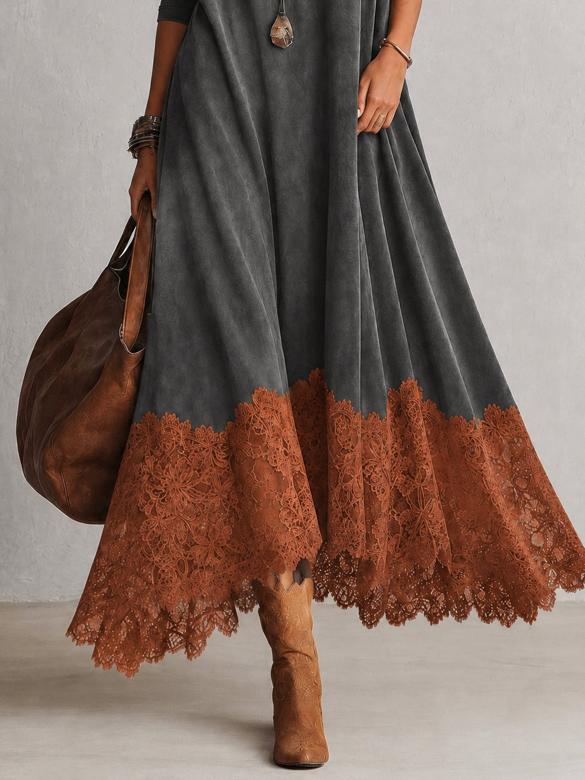 Colette | Robe Longue Effet Daim à Ourlet en Dentelle