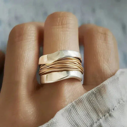 Bague en argent avec un fil doré – photo 1/2