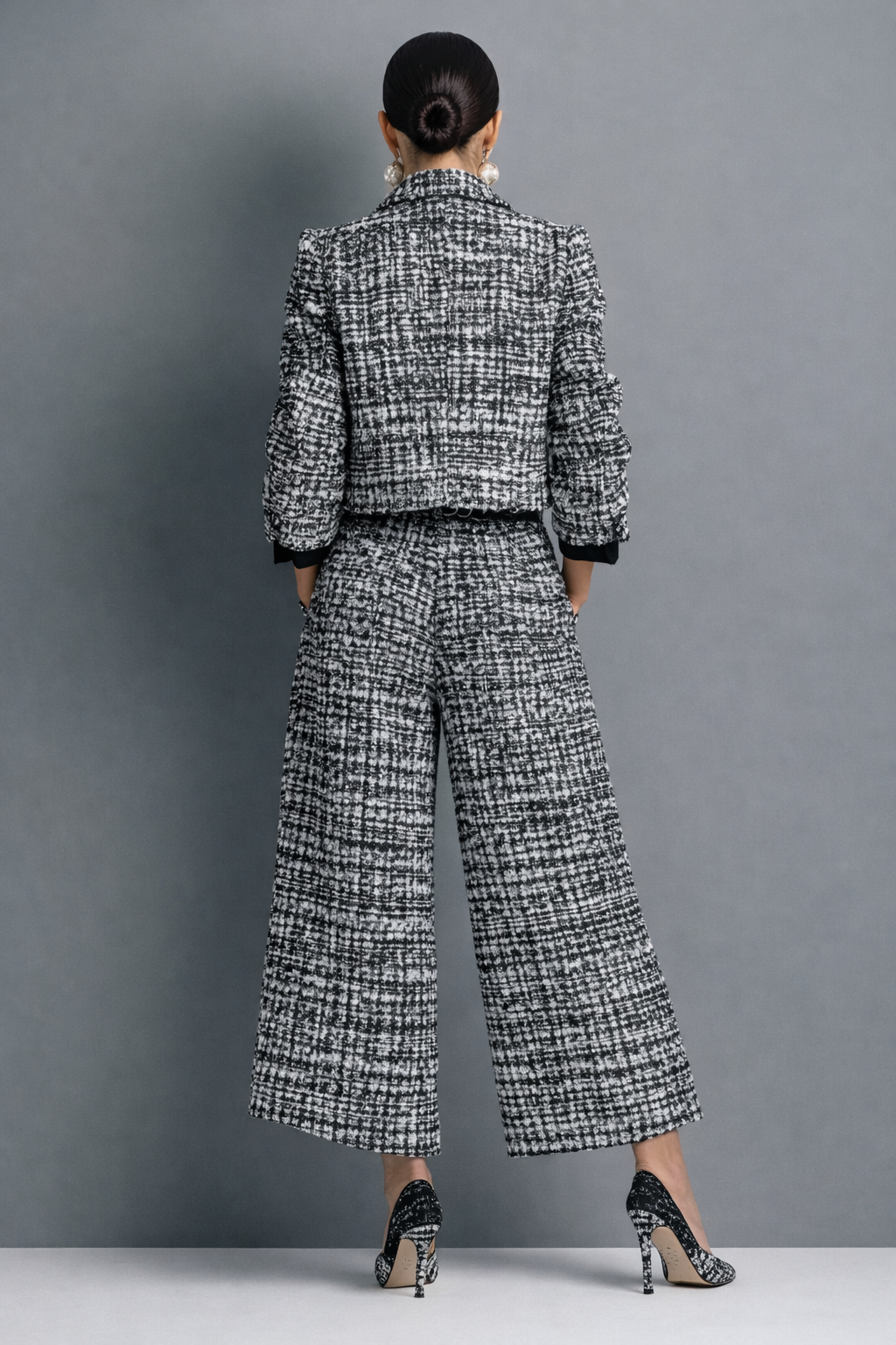 Solène | Ensemble veste courte et pantalon large en tweed – vue de dos