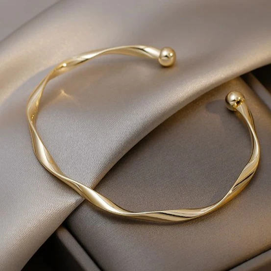 Bracelet élégant en or – photo 1/2